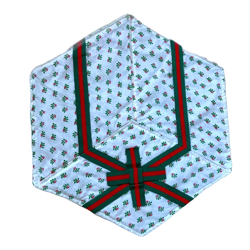 Set of 4 Placemats Presents Christmas Holly and Ribbon Bow